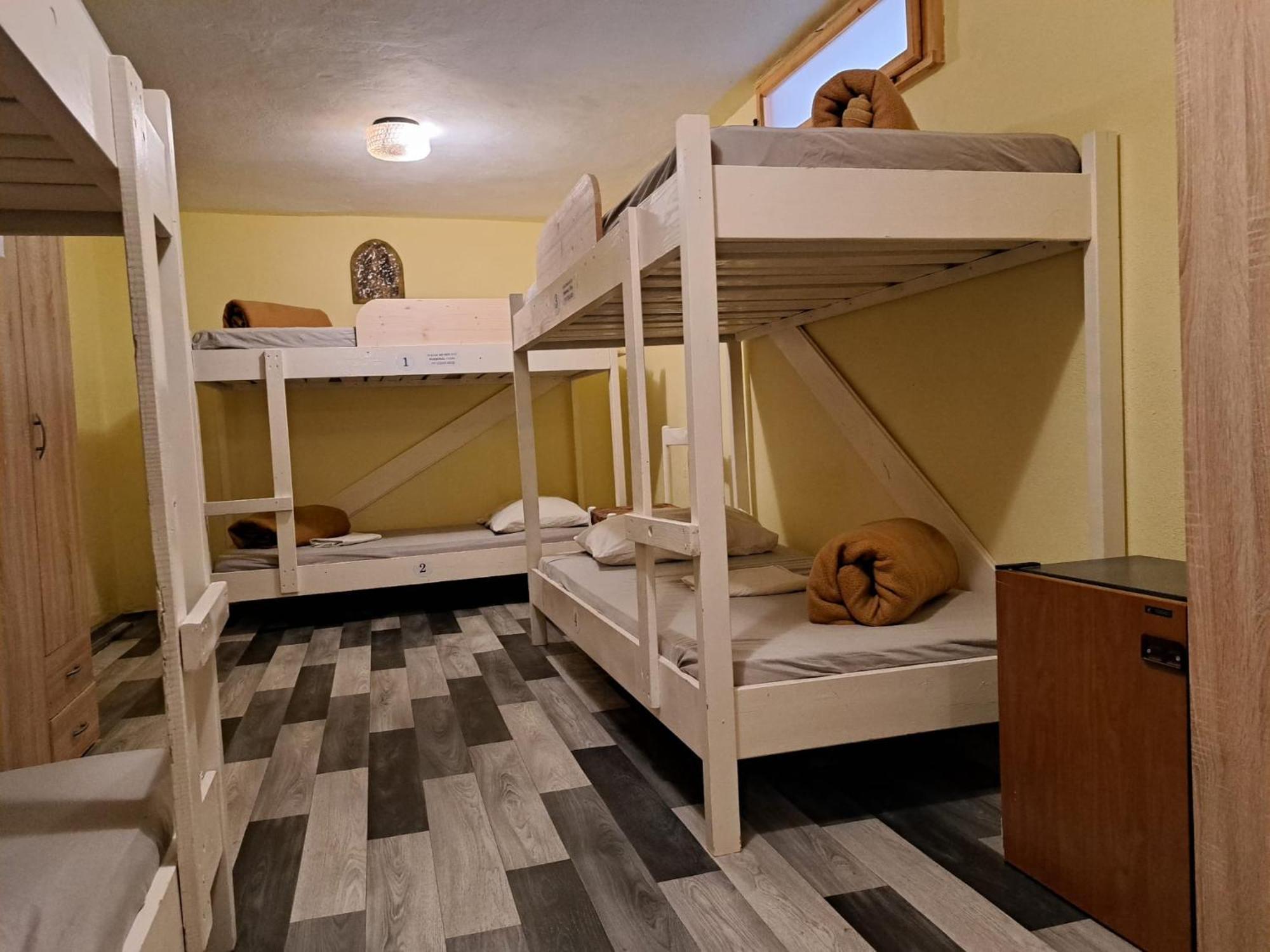 Dragan'S Den Hostel Korčula Esterno foto