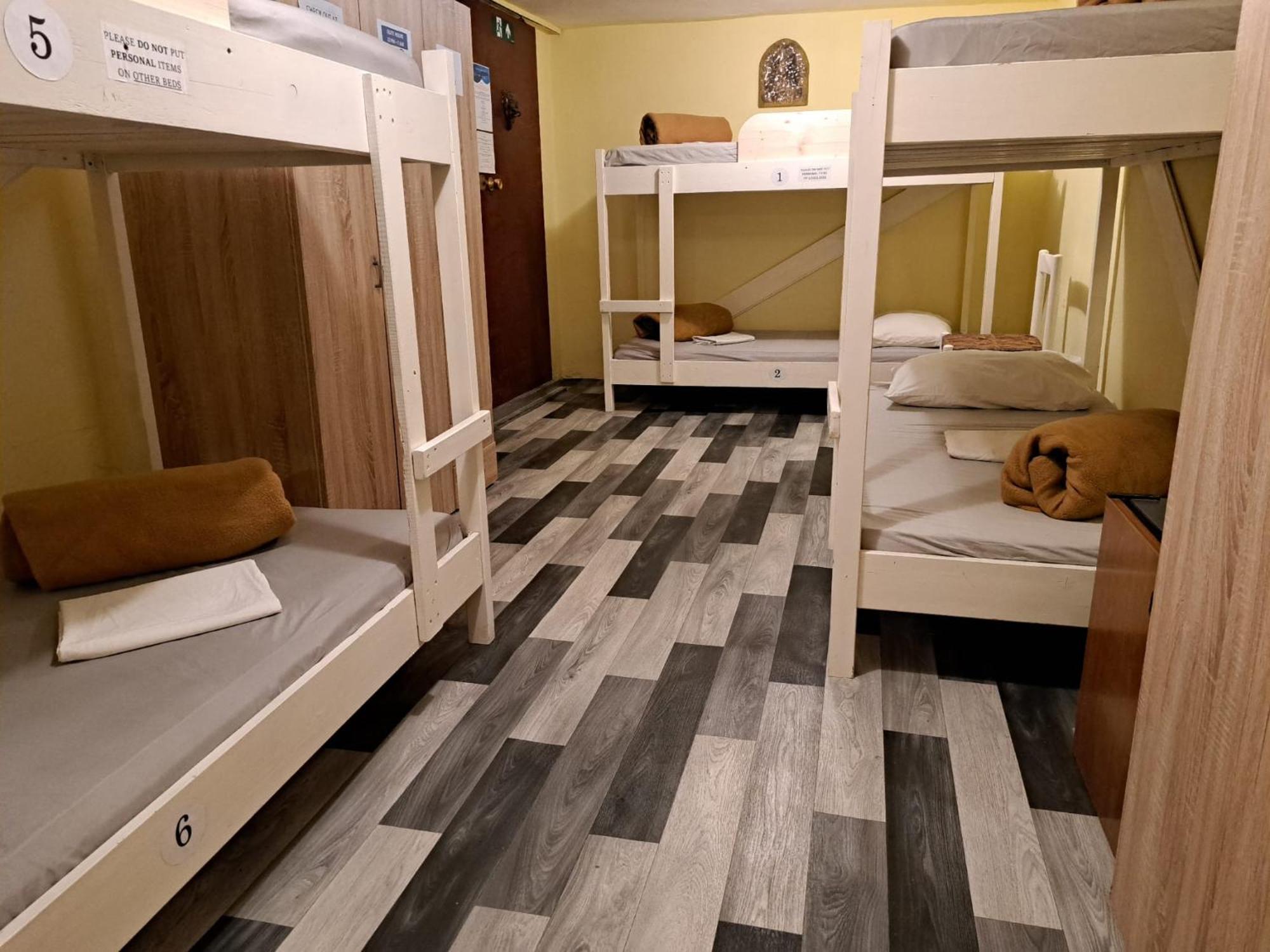Dragan'S Den Hostel Korčula Esterno foto